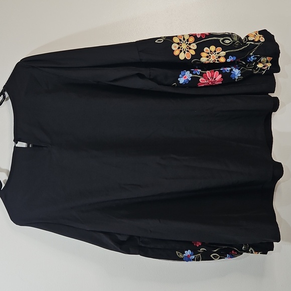 SHEIN Black Top with Multicolor Floral Sleeves - Picture 3 of 8